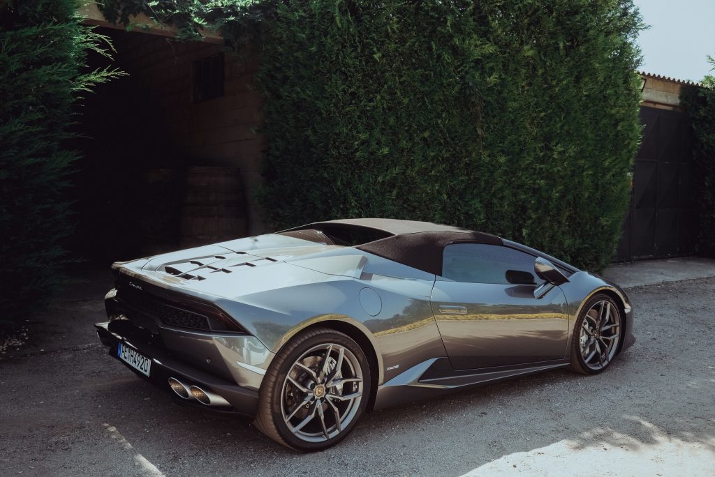 rent a luxury car in milan
